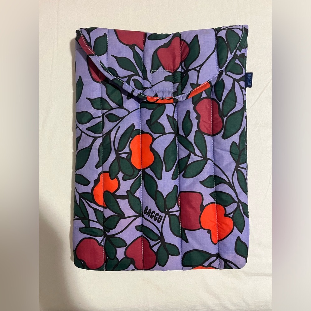 BAGGU 13” Laptop Sleeve RARE APPLE PRINT